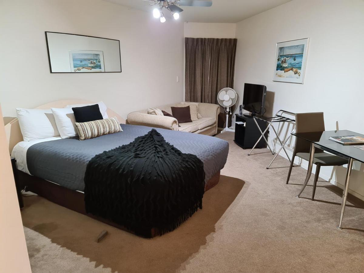 Oceanside Resort Internal Ground Floor Studio Unit Privately Owned In Mt Maunganui No External Window Or Air Conditioning Mount Maunganui Exteriör bild