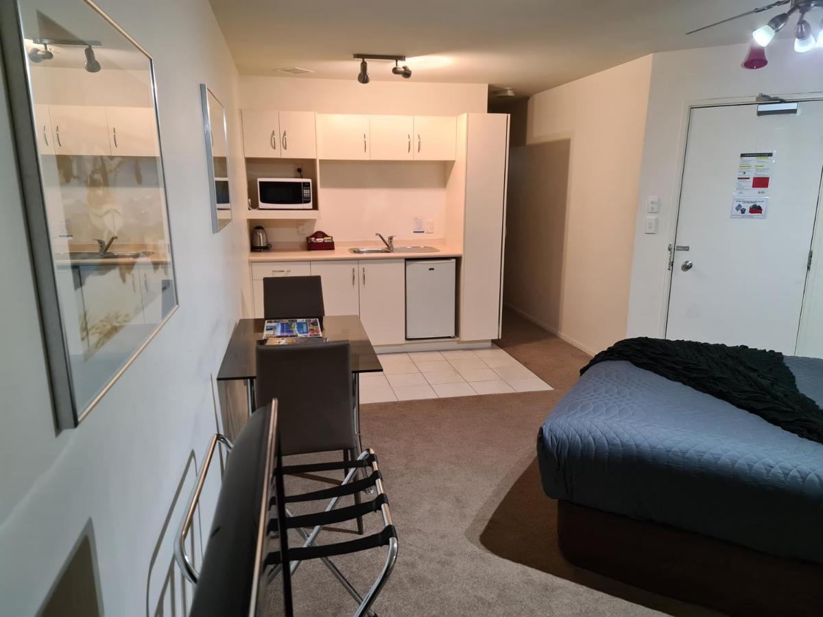 Oceanside Resort Internal Ground Floor Studio Unit Privately Owned In Mt Maunganui No External Window Or Air Conditioning Mount Maunganui Exteriör bild