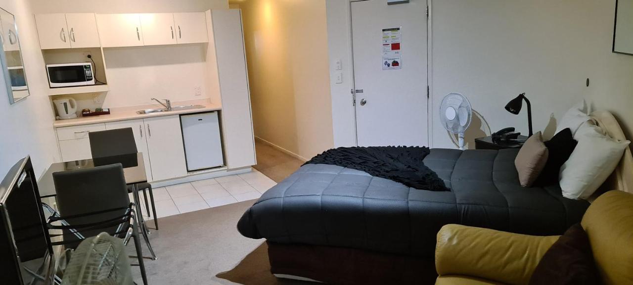 Oceanside Resort Internal Ground Floor Studio Unit Privately Owned In Mt Maunganui No External Window Or Air Conditioning Mount Maunganui Exteriör bild